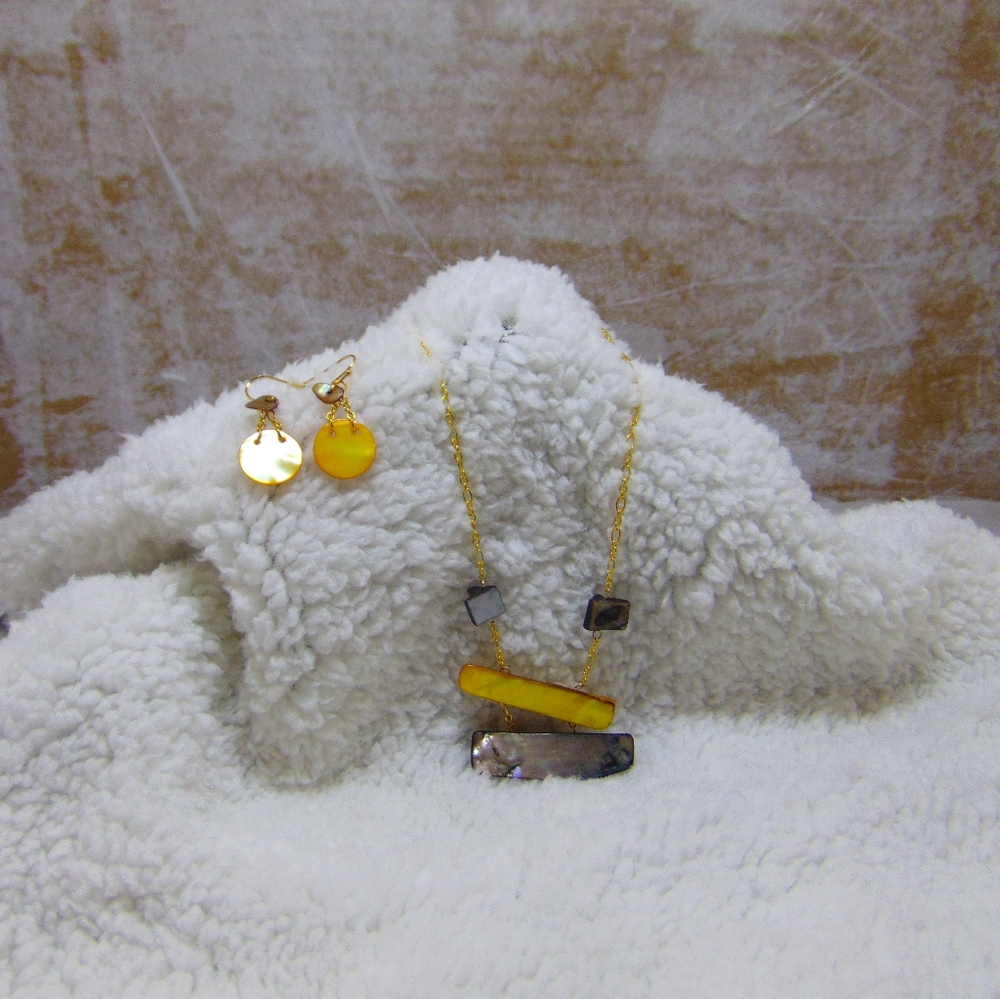 Shell jewelry set - Picture 3 of 4